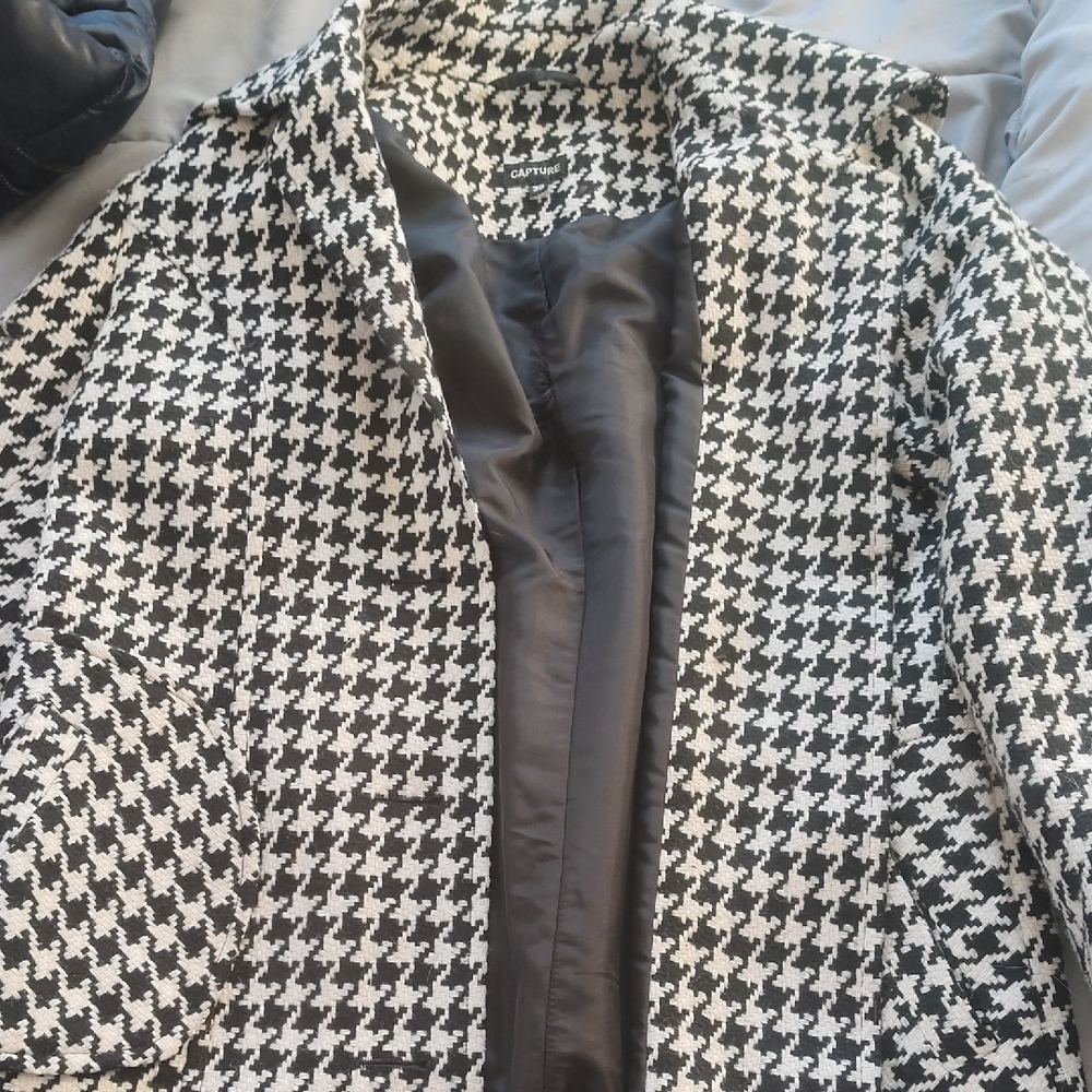 Lightly Worn Houndstooth Blazer